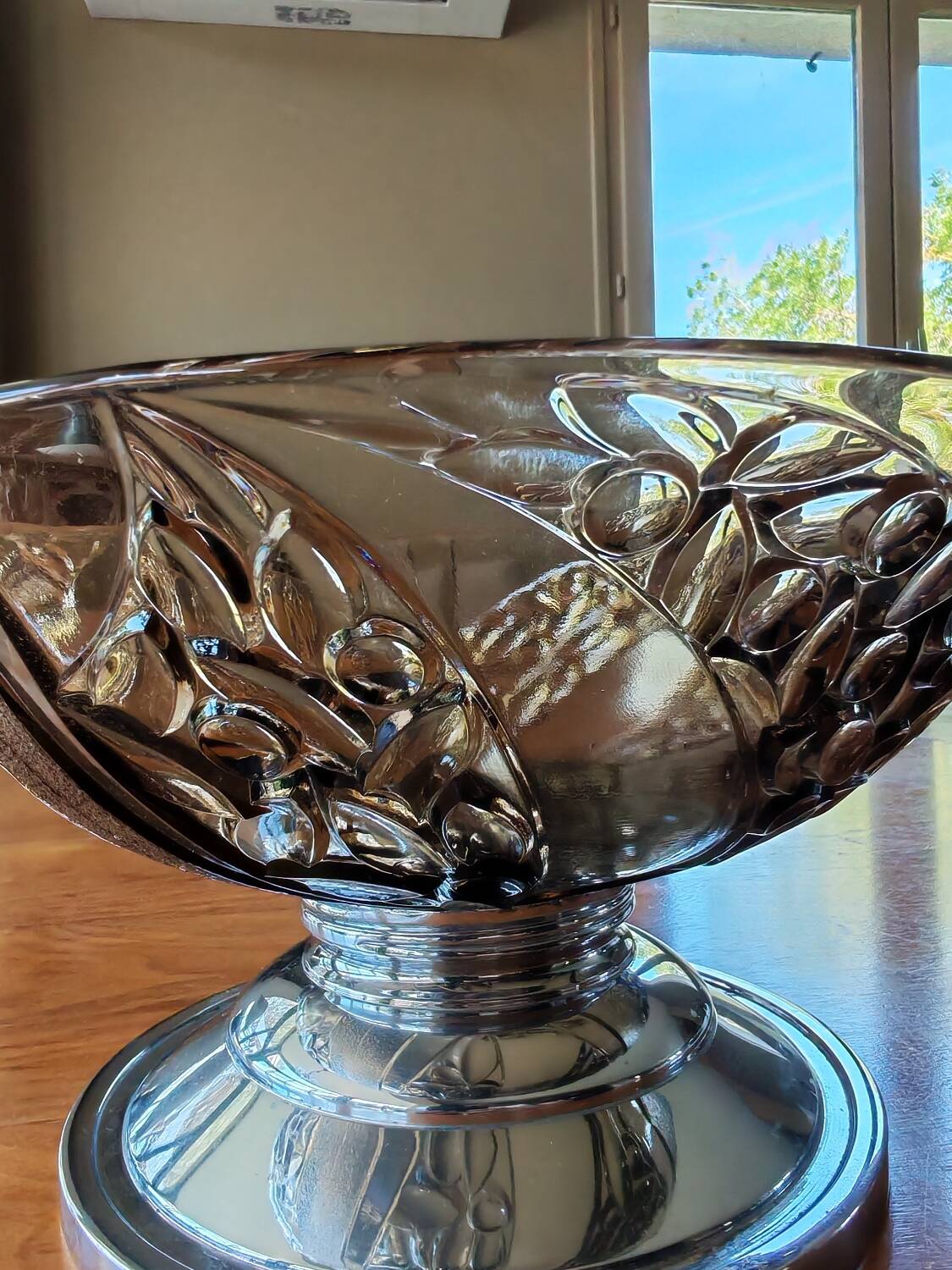 Art Deco bowl in moulded glass and chrome metal