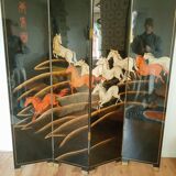 Lacquered screen with a horse pattern