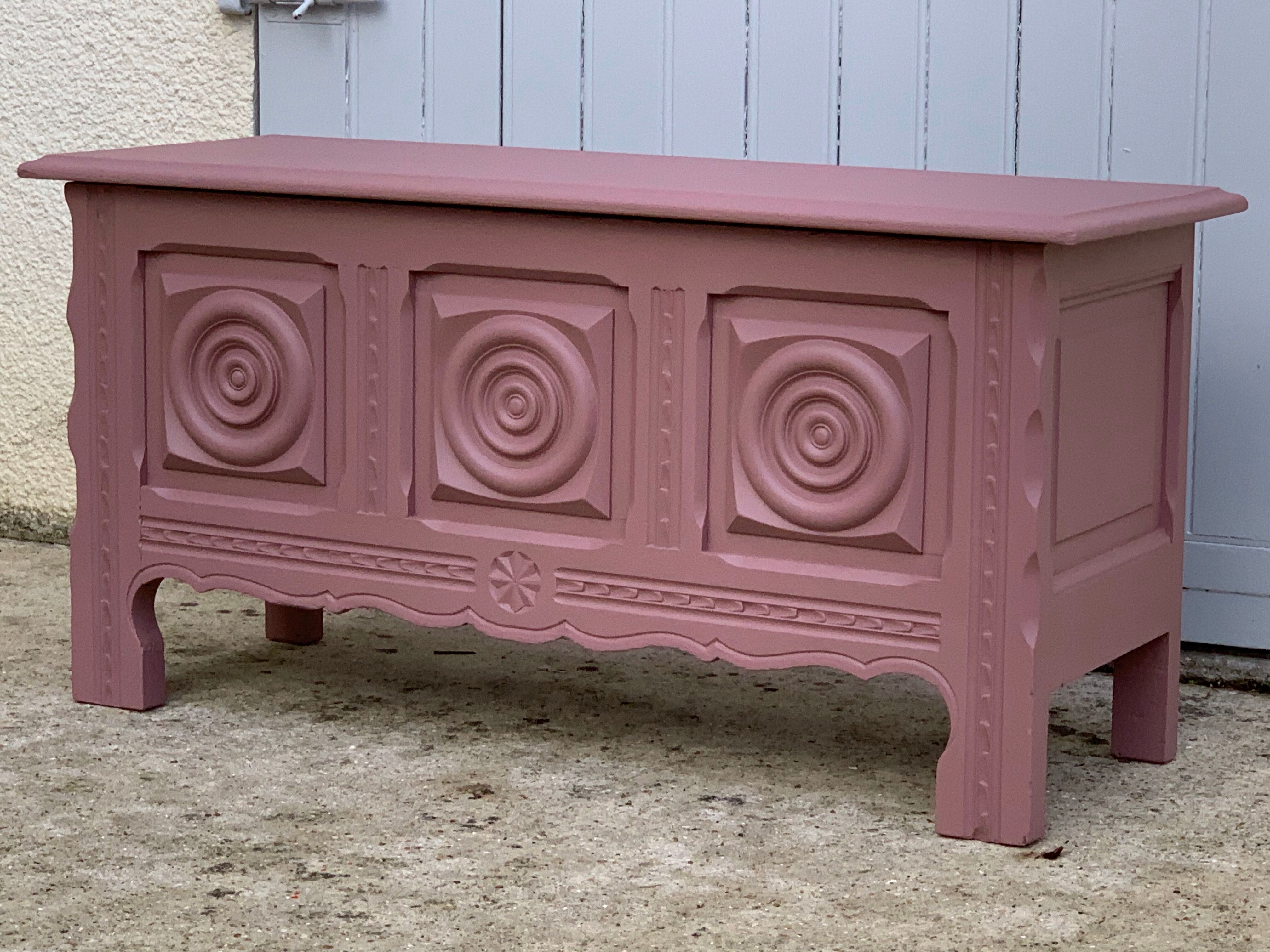 Old pink chest bench 1950