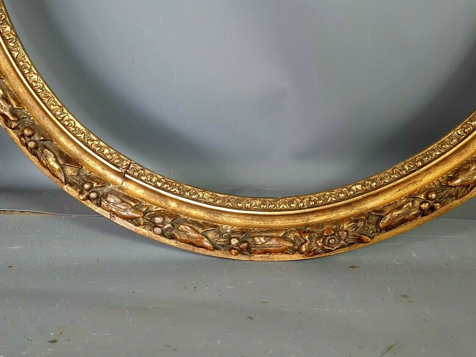 Round frame nineteenth century gilded stucco wood diameter 51 cm foliage 42.8 cm SB
