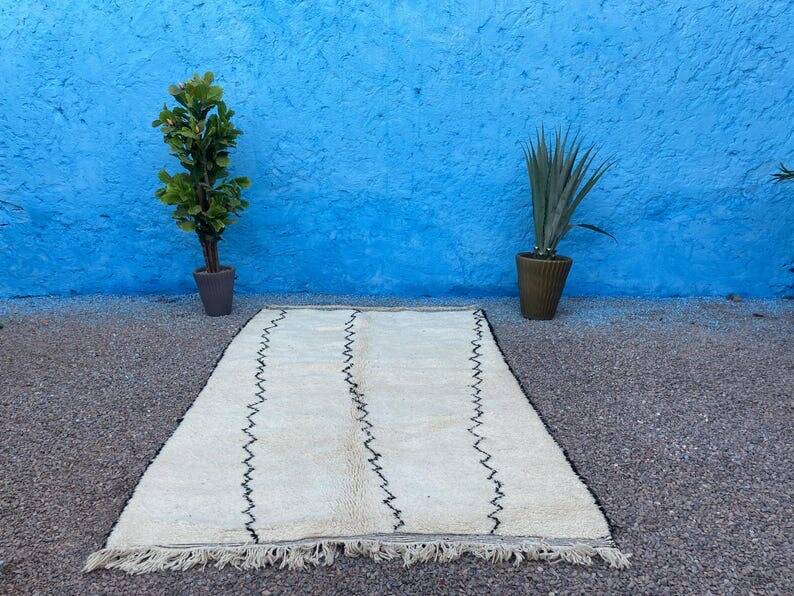 Handmade traditional pure wool rug, size 150/250 cm.