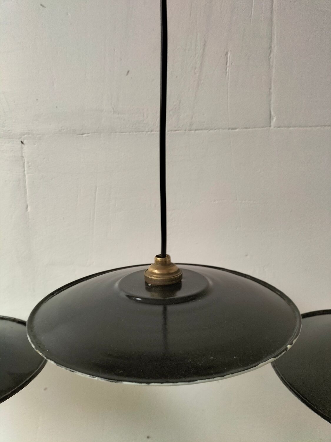 Enamelled sheet metal suspensions