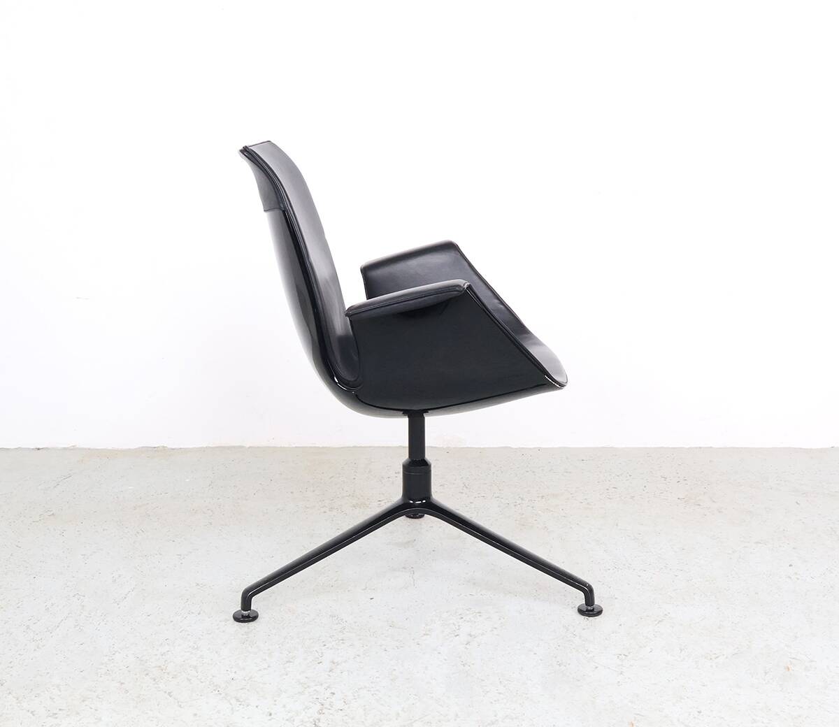 Walter Knoll "The Bucket chair" swivel chair black