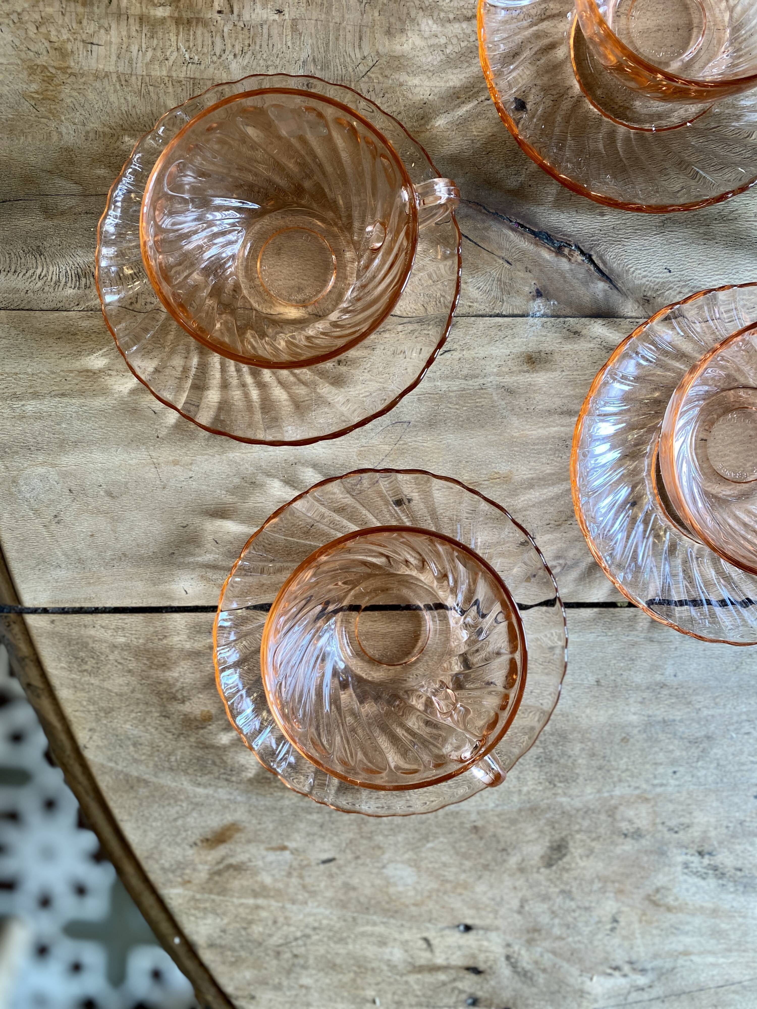 Set of 6 cups and vintage saucer in rosaline from Arcoroc