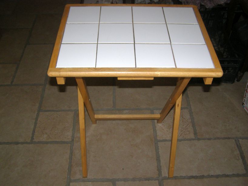 Folding table made of wood and earthenware