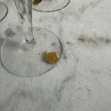 3 coupes à champagne en cristal gravé