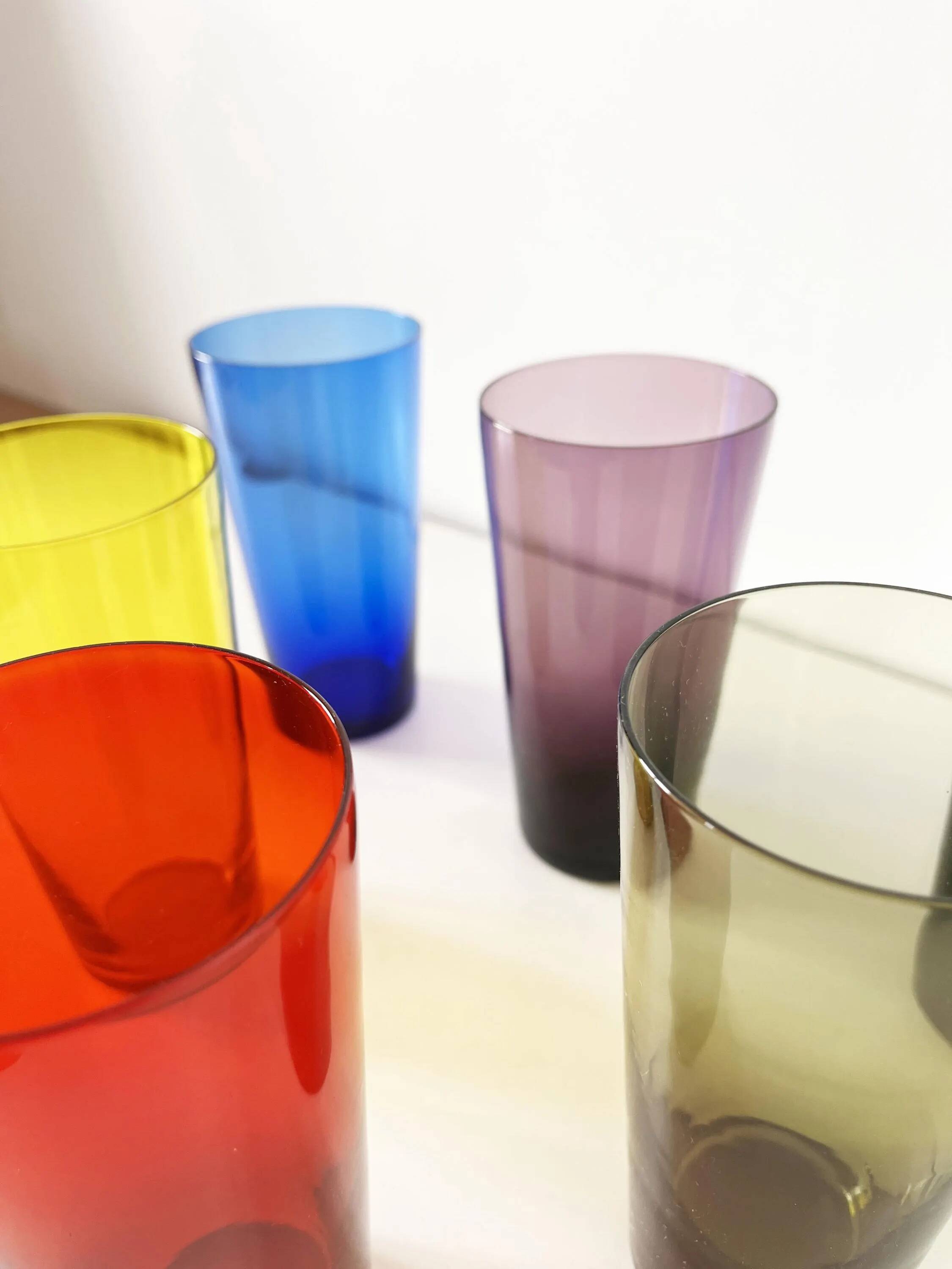 Lot de 6 verres colorés en verre soufflé 1960