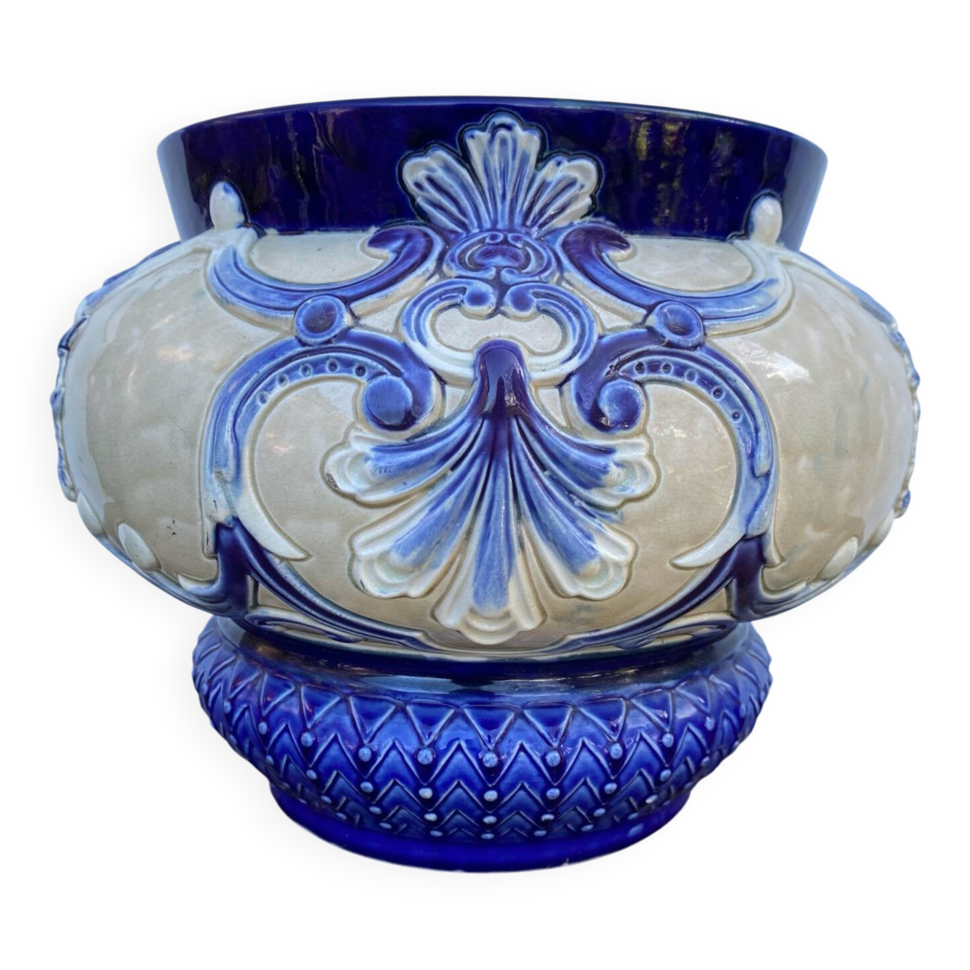 Earthenware pot cover in slipware from the Fives Lille factory