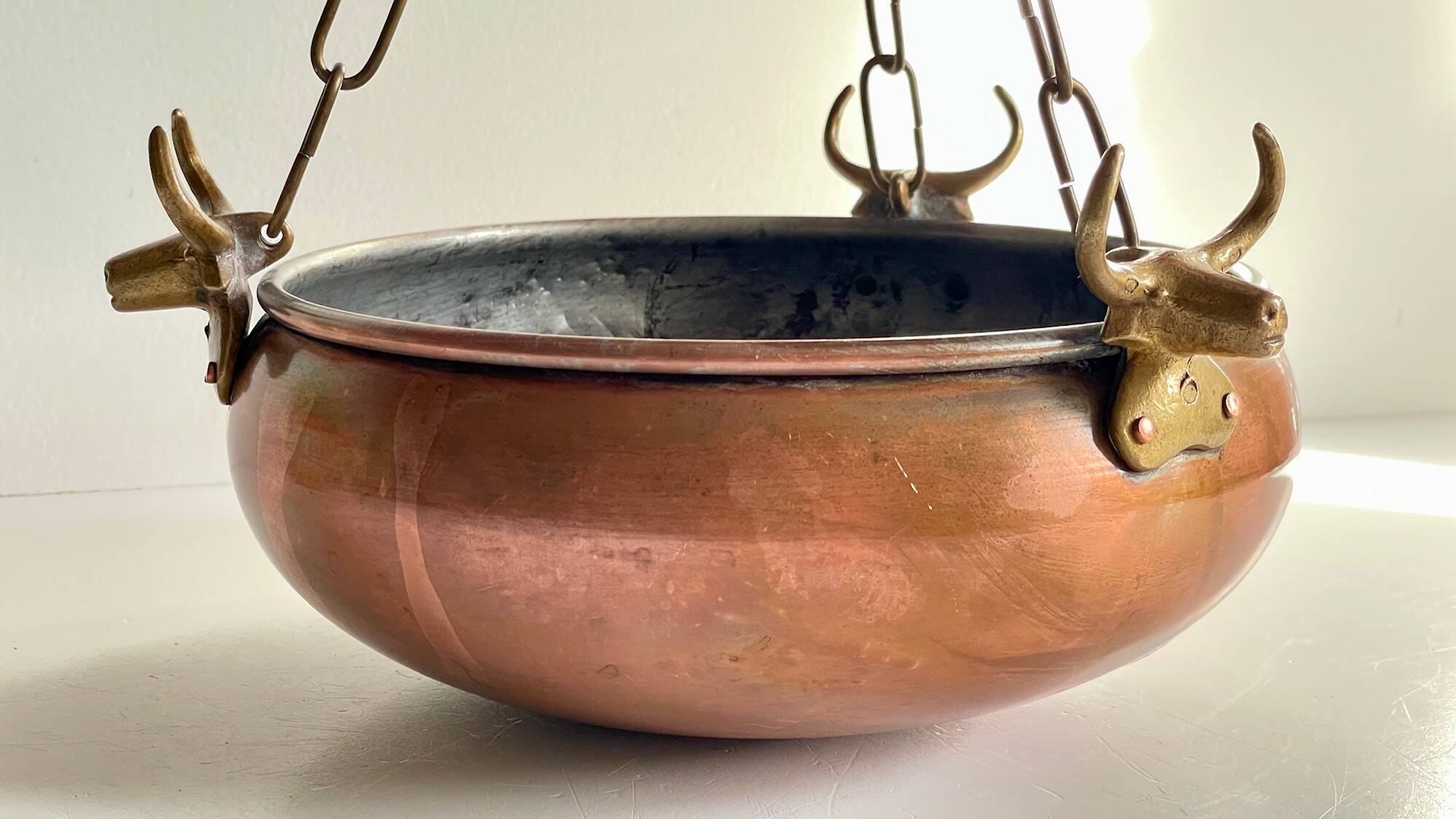 Cache-pot suspendu aux 3 buffles vintage