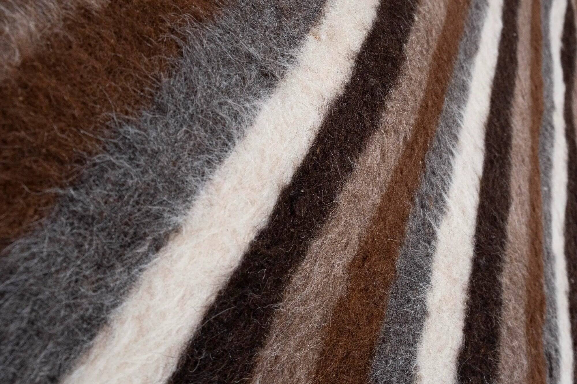 Vintage Turkish kilim, handwoven, 121x196 cm.