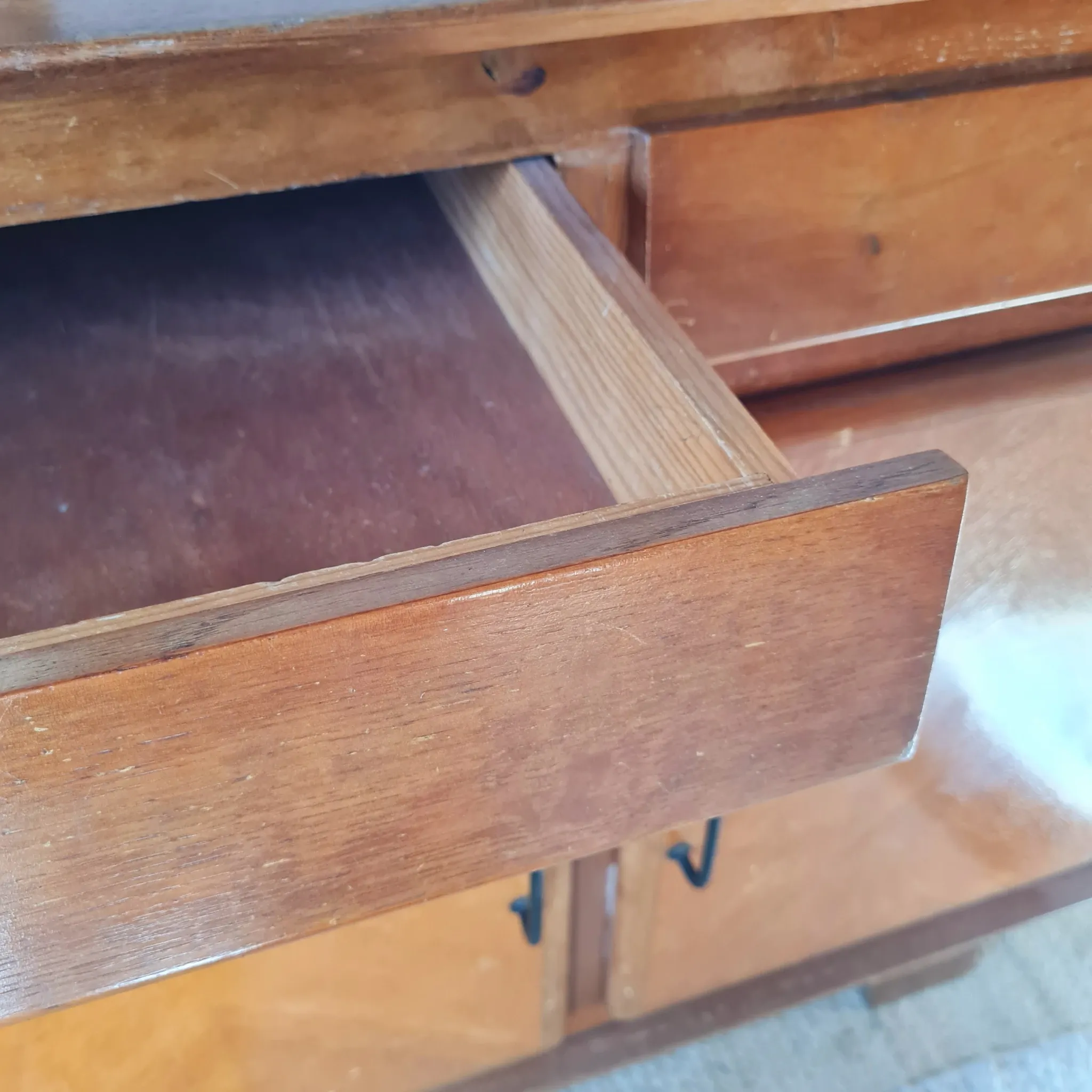 Buffet mado ancien Art Déco / 1950 en chêne et chevrons