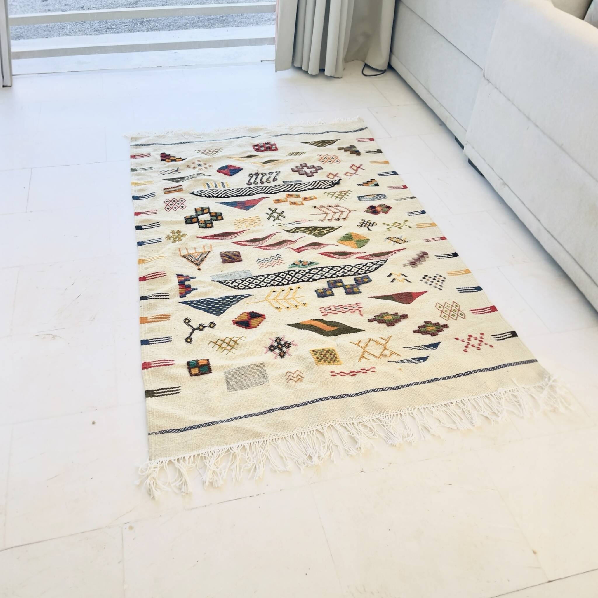 Moroccan kilim rug, handwoven Berber hallway rug in wool.