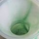 Vase en verre vert pastel