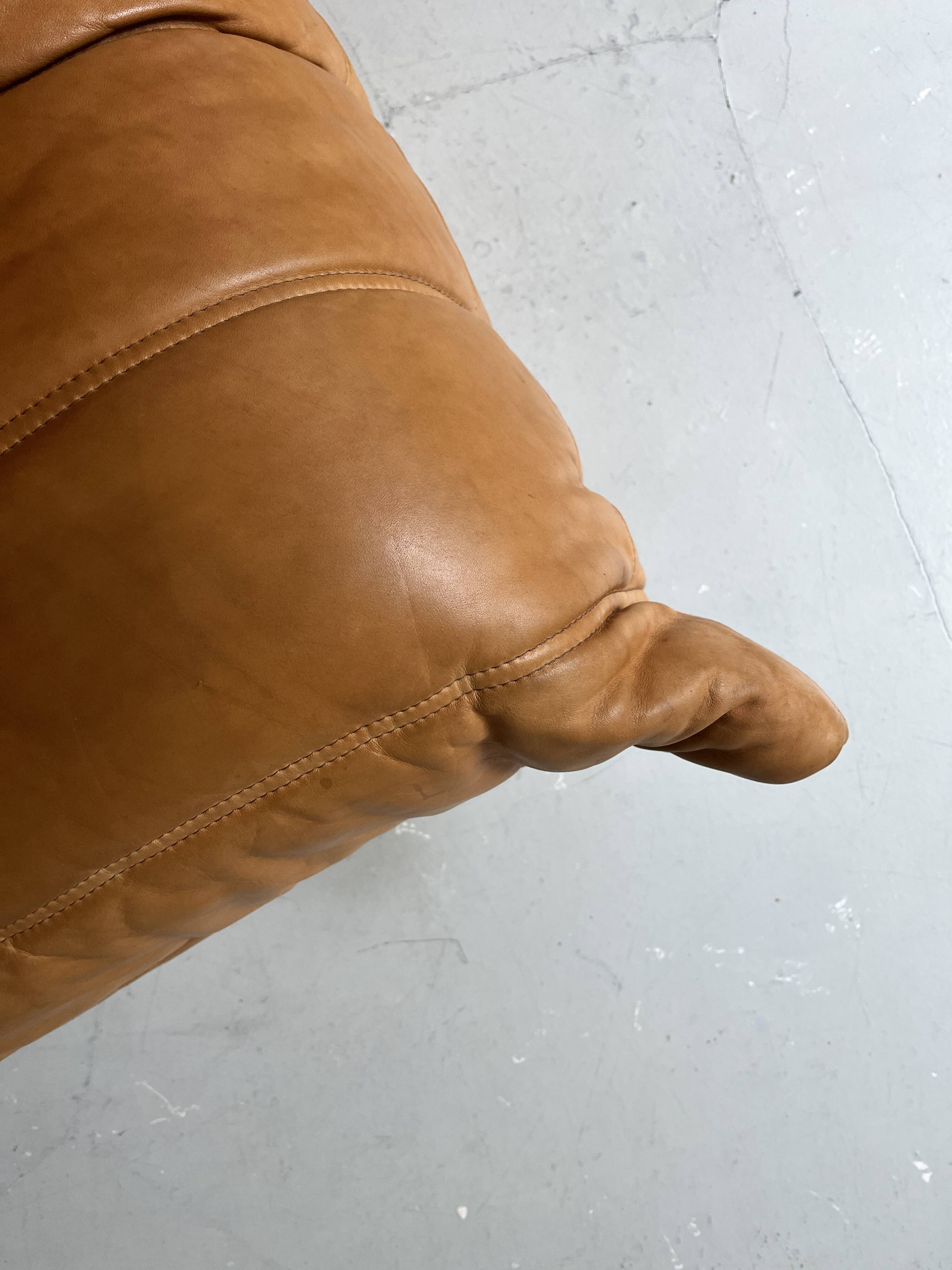 Togo design ottoman pouf by Michel Ducaroy for Ligne Roset, 1st edition 1970
