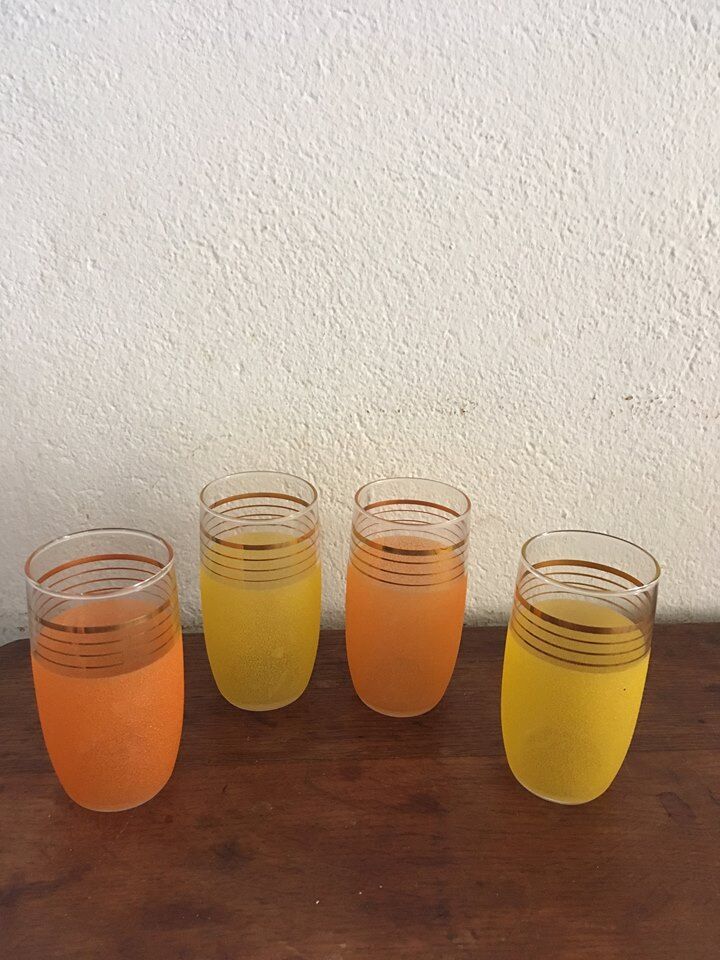 Four glasses in orange granités in orange and yellow
