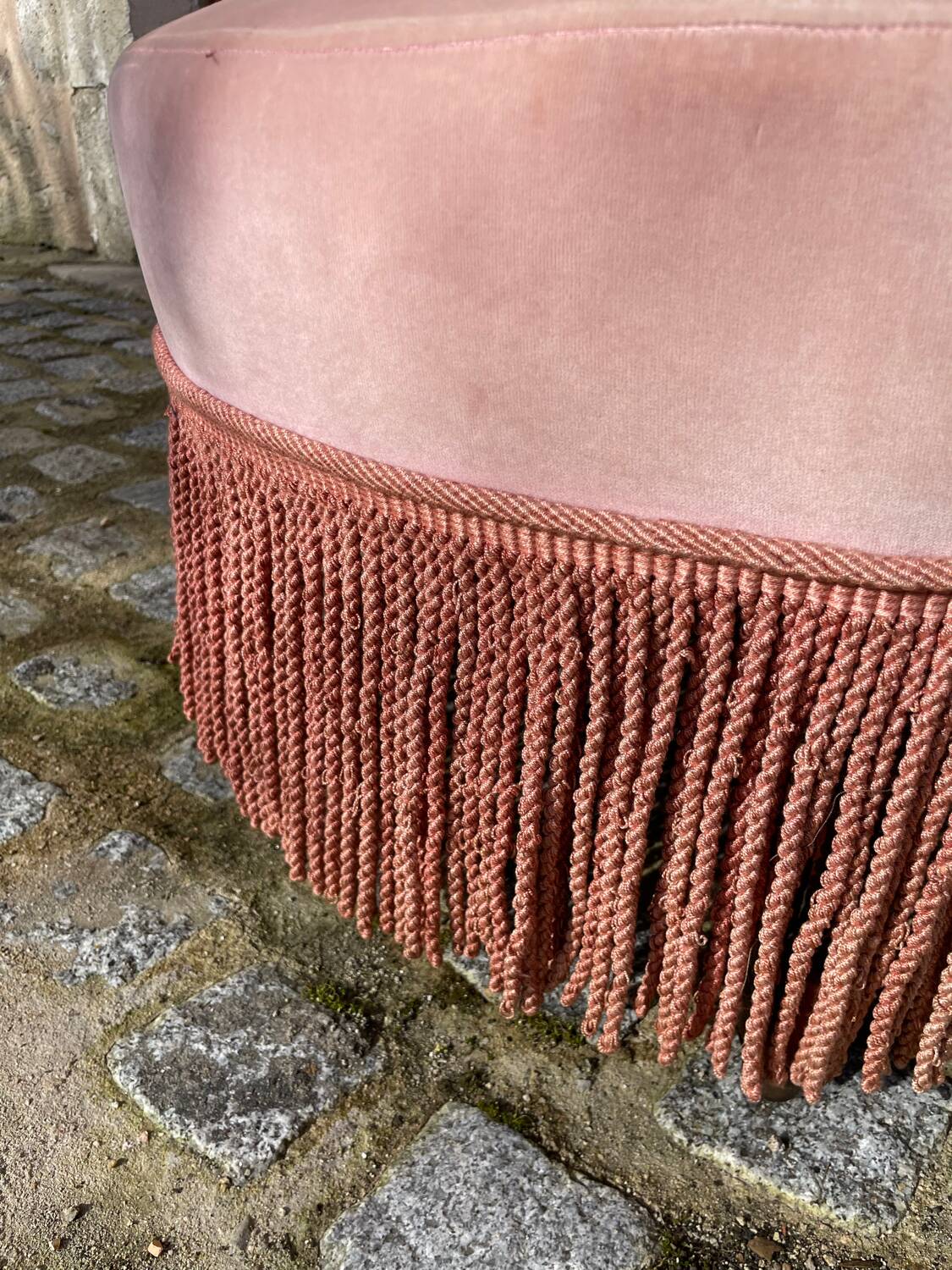 Toad style armchair in pink velvet