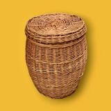 Large vintage wicker basket with lid – circa 1960