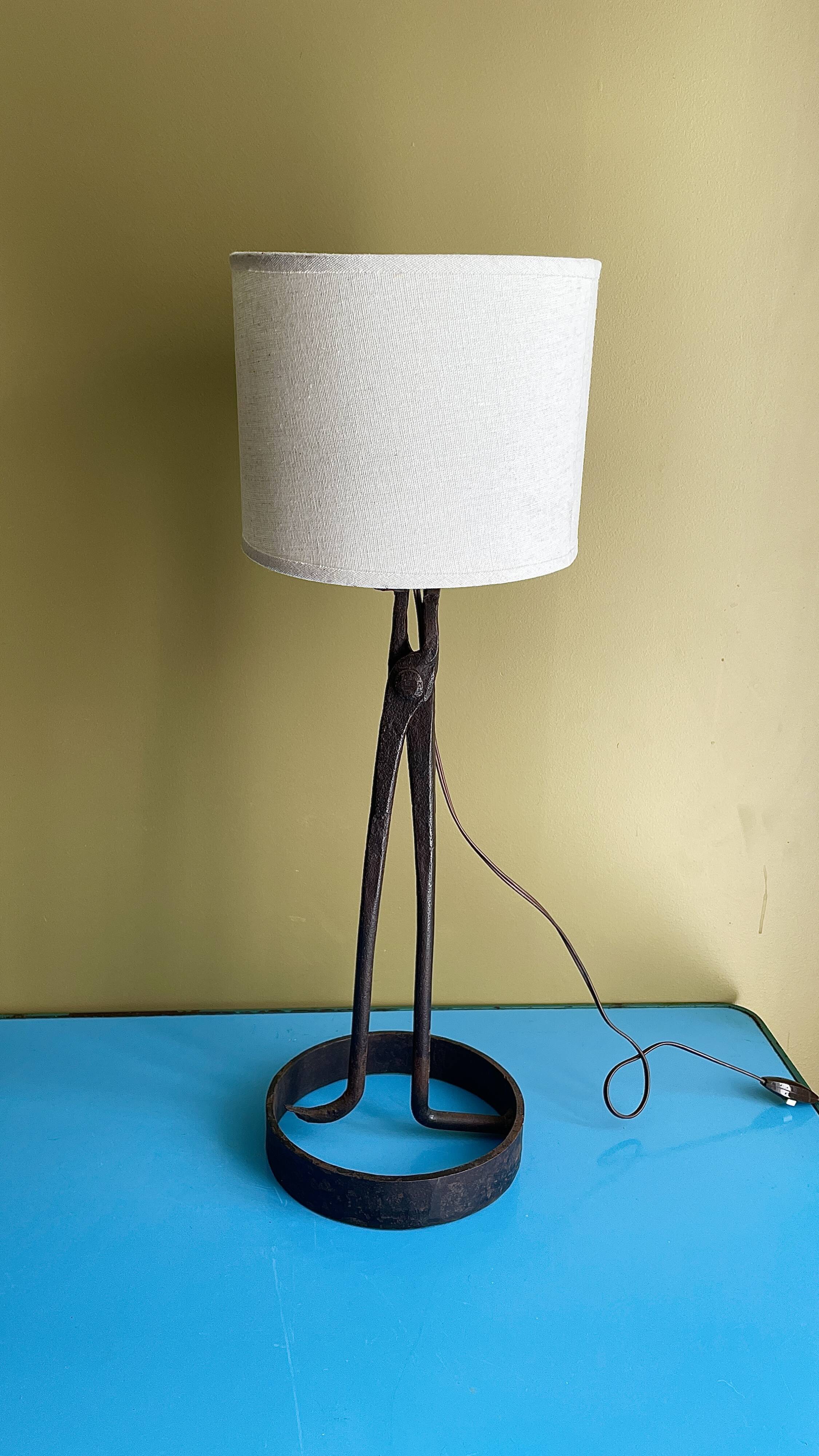 Lampe brutaliste en fer forgé