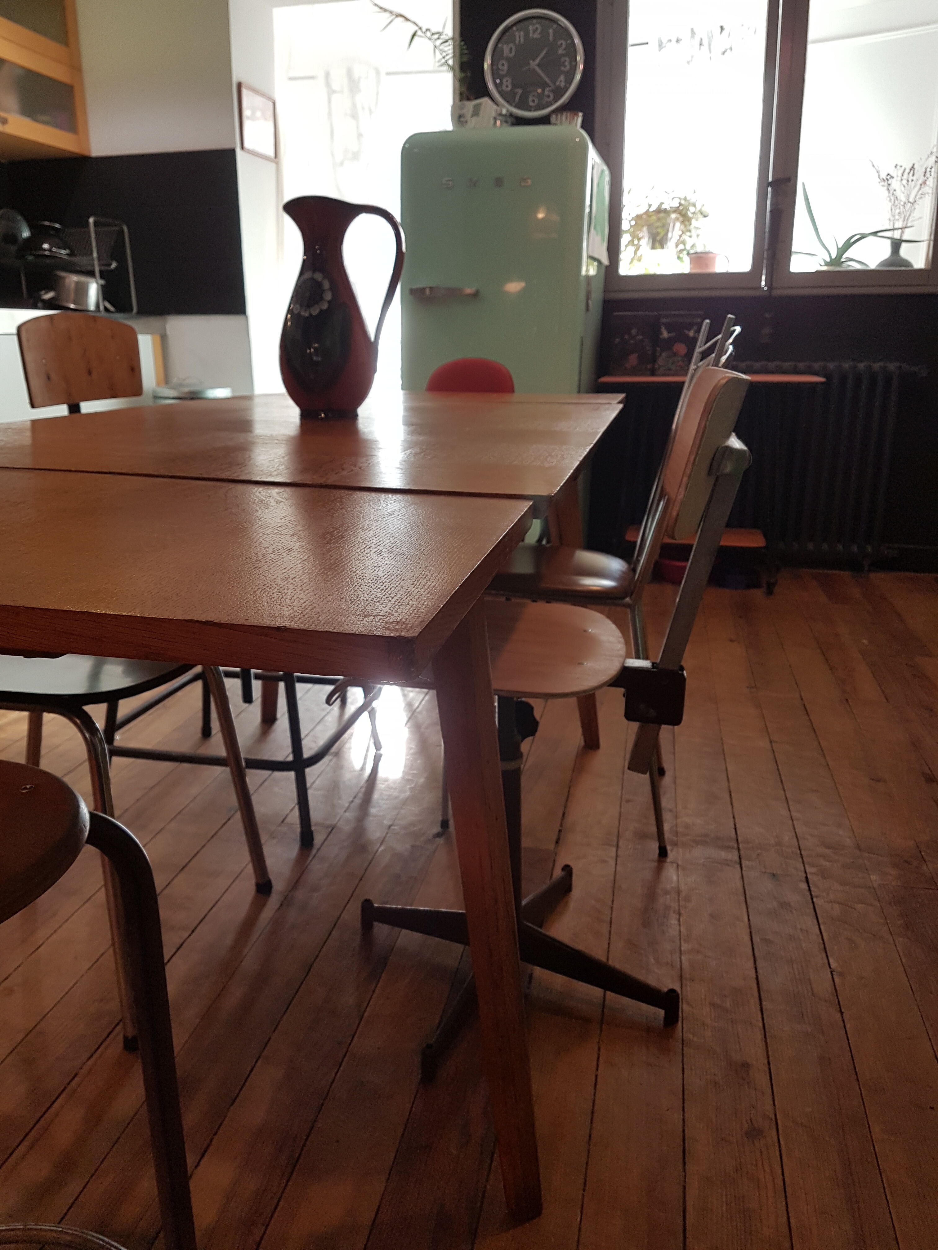 Scandinavian extension table