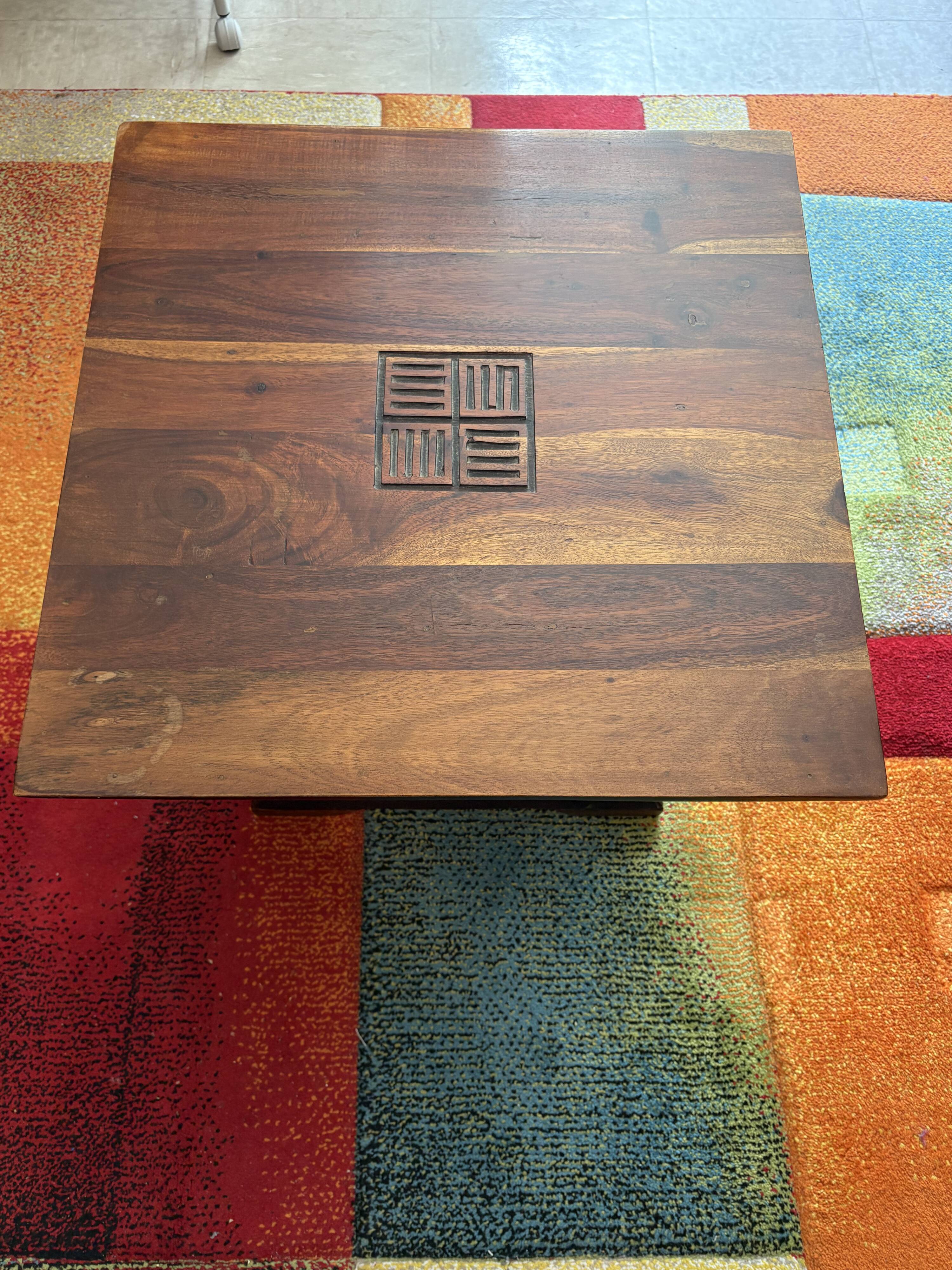 Bout de canapé / table d’appoint en acacia massif