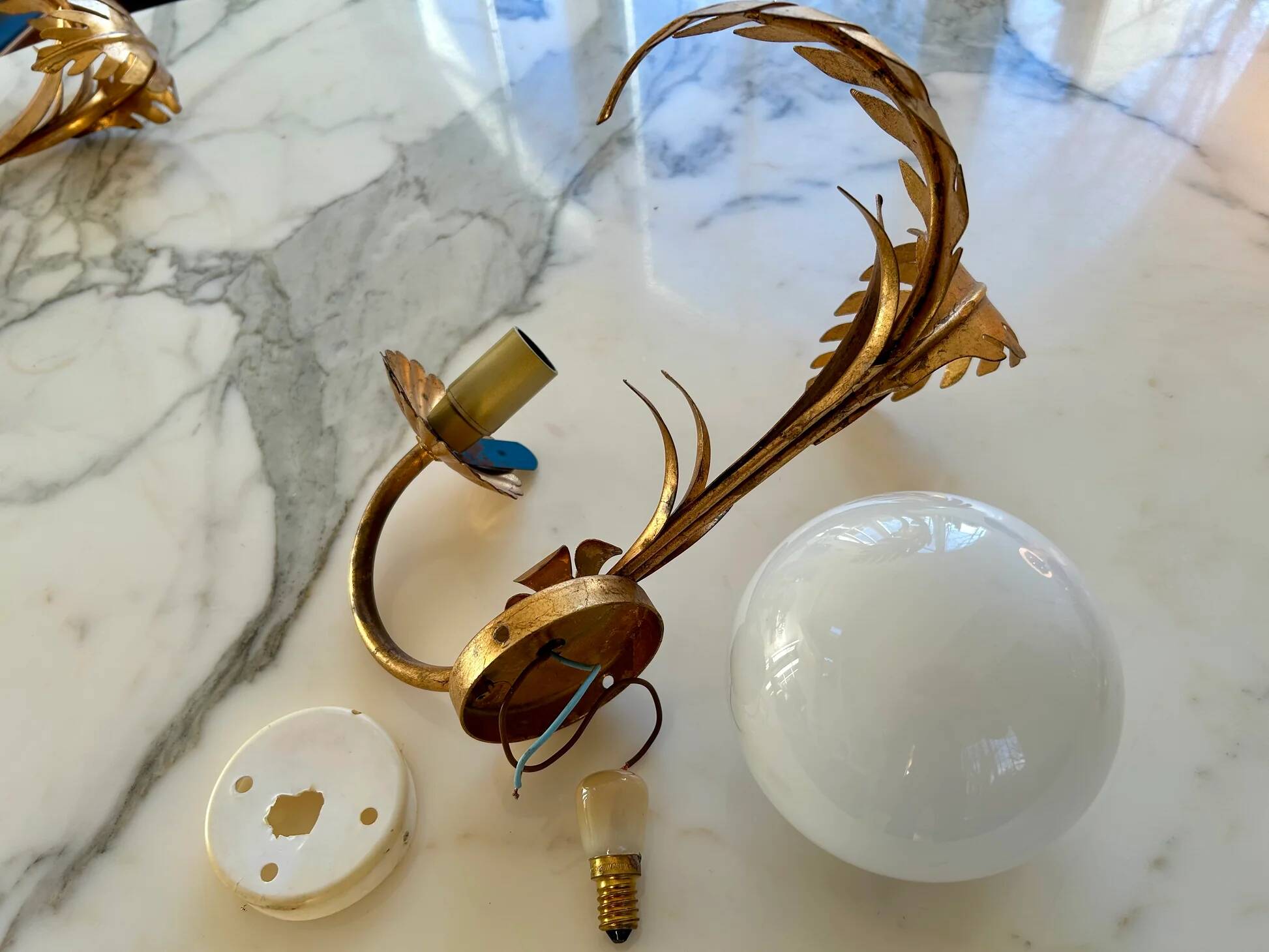 Pair of palm leaf wall lights in Hollywood Regency style with opaque globes by Hans Kögl, Germany, 1970s.