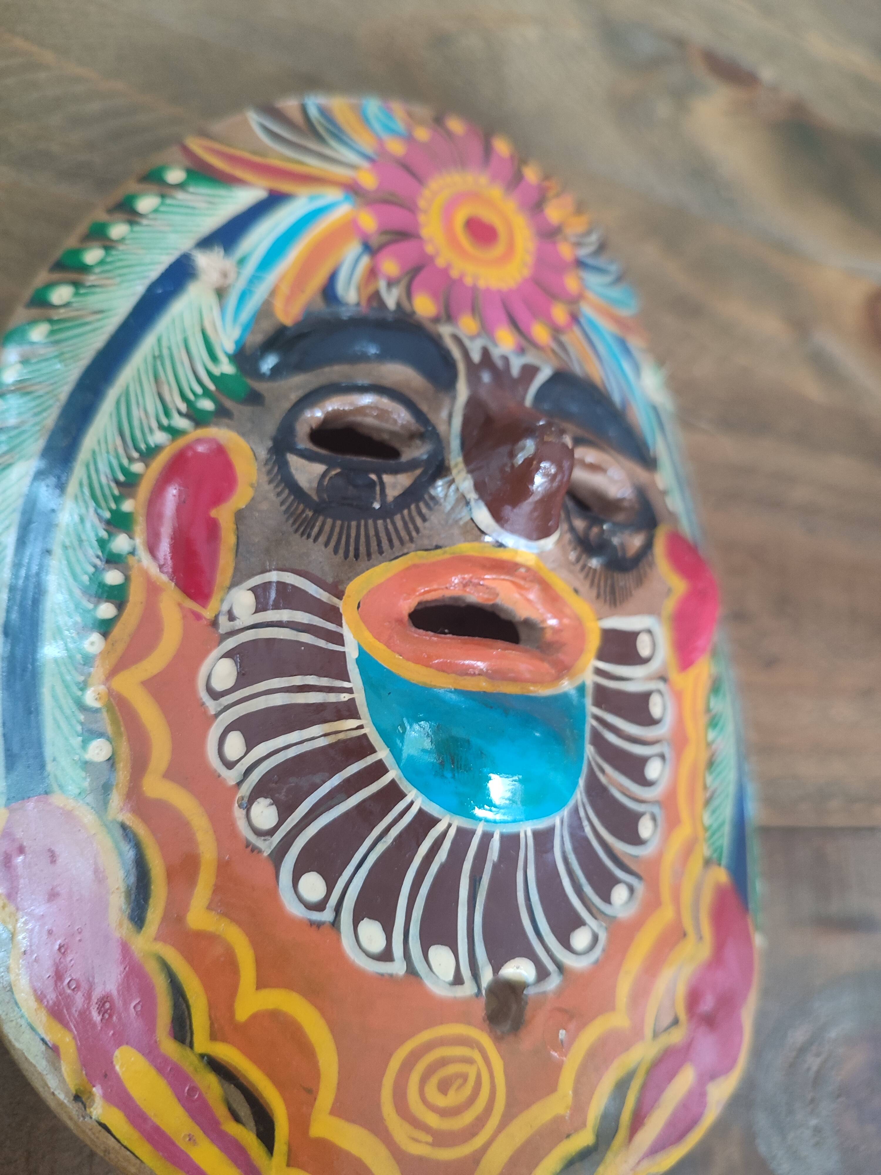 Masque mexicain peint à la main