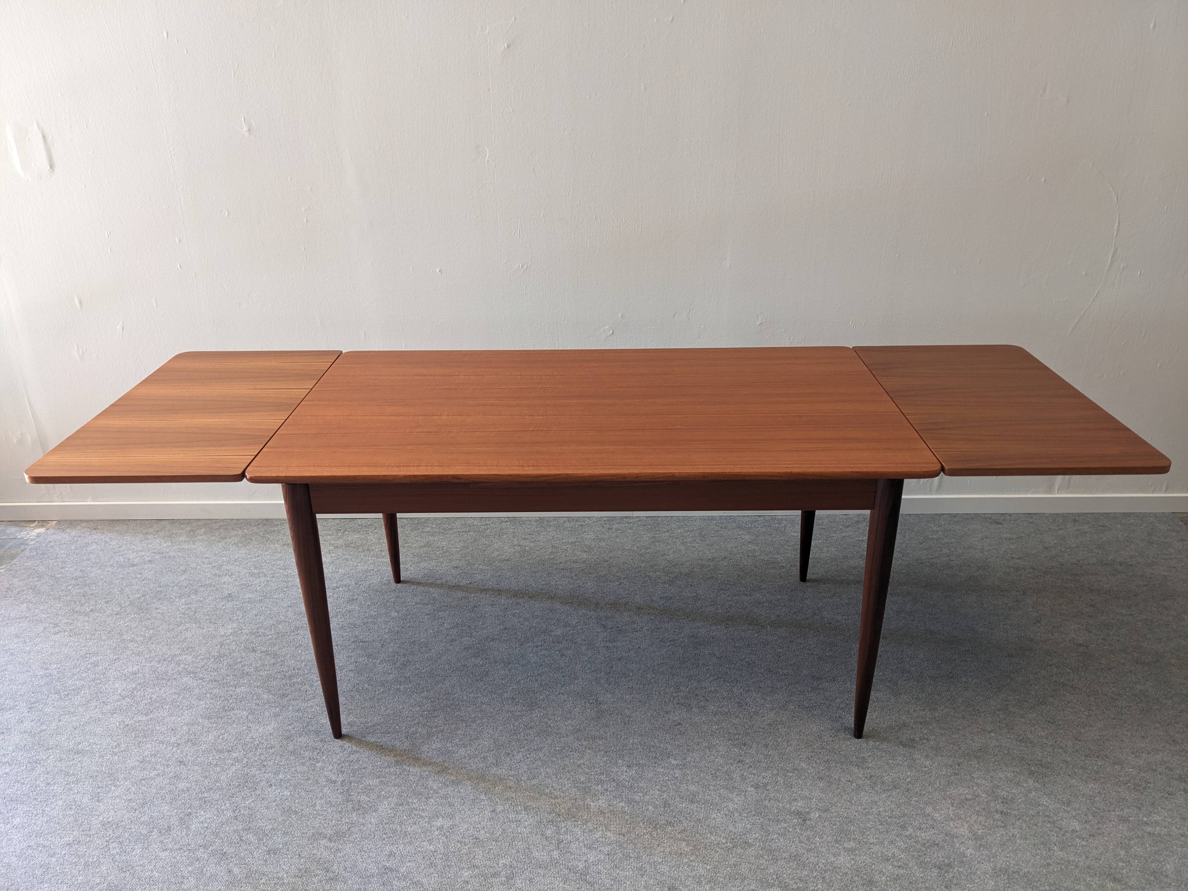 Scandinavian extendable teak dining table from the 50s/60s