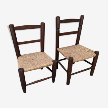 Duo of mulched wooden chairs for children