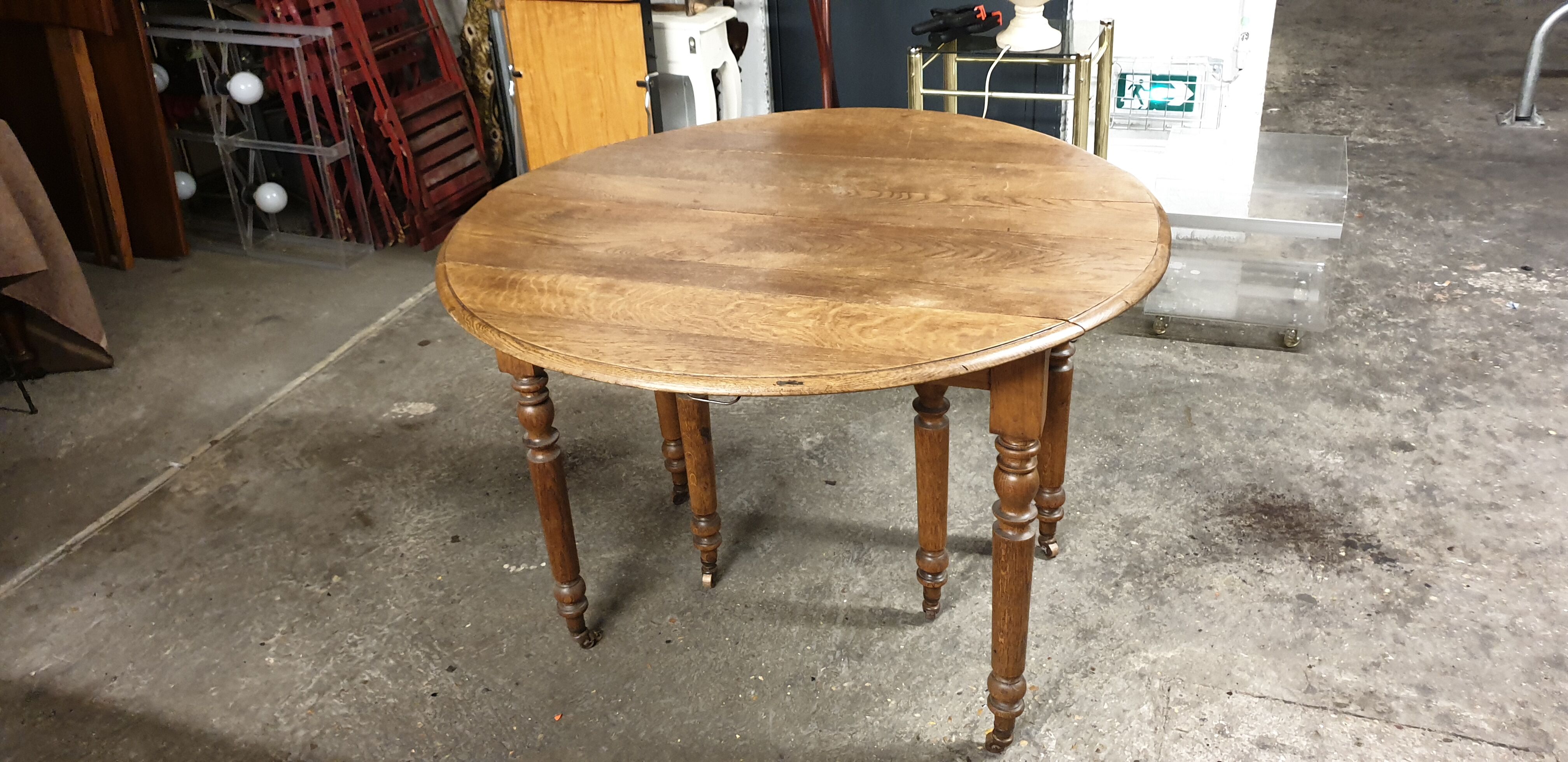 Table 6 feet louis Philippe on wooden wheels