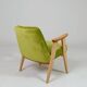 Fauteuil vintage en velours vert poire, bois naturel huilé.