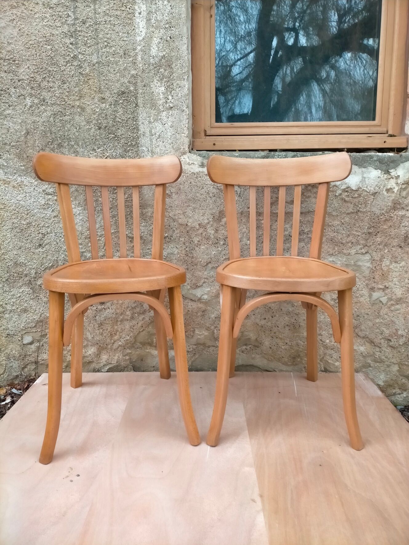 Set of two vintage bistro chairs in curved wood - baumann