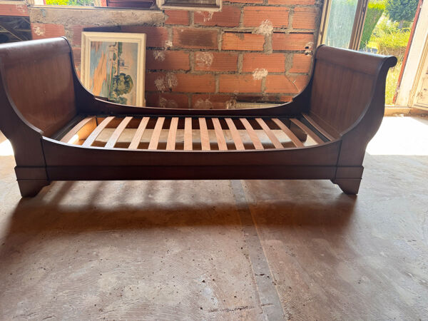 Lit bateau ancien en noyer, style Empire