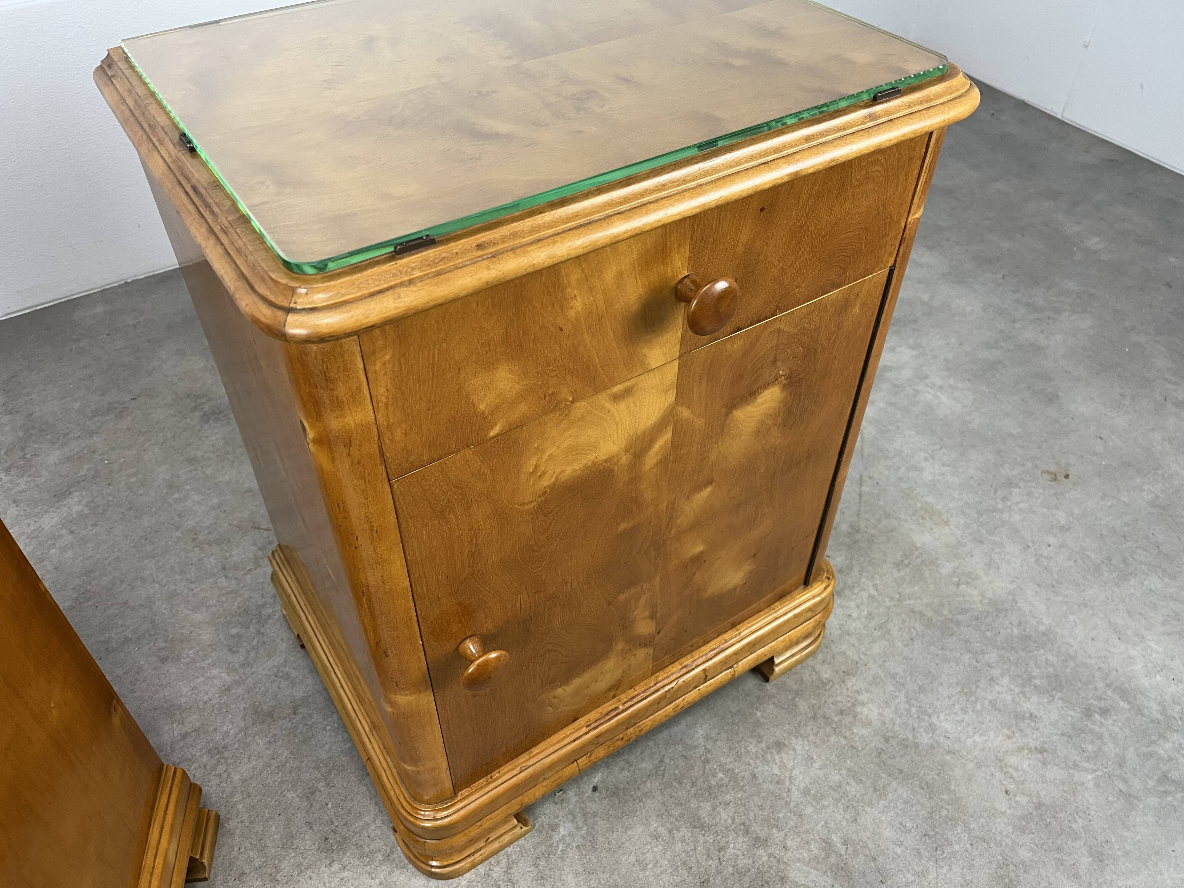 Pair of art deco burl bedside tables, 1930
