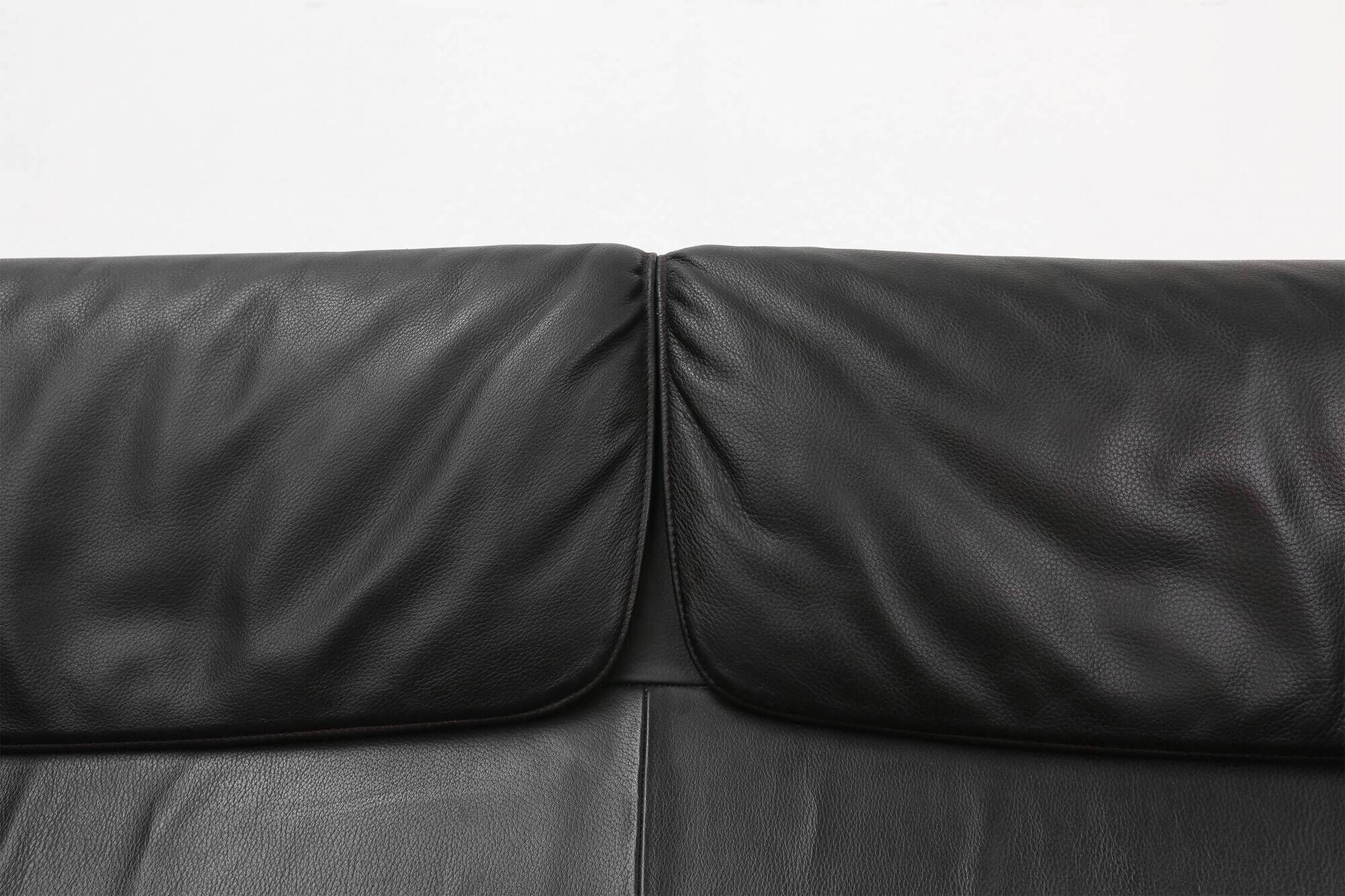 Iconic black leather DS-2011 sofa by De Sede, Switzerland ca. 1980