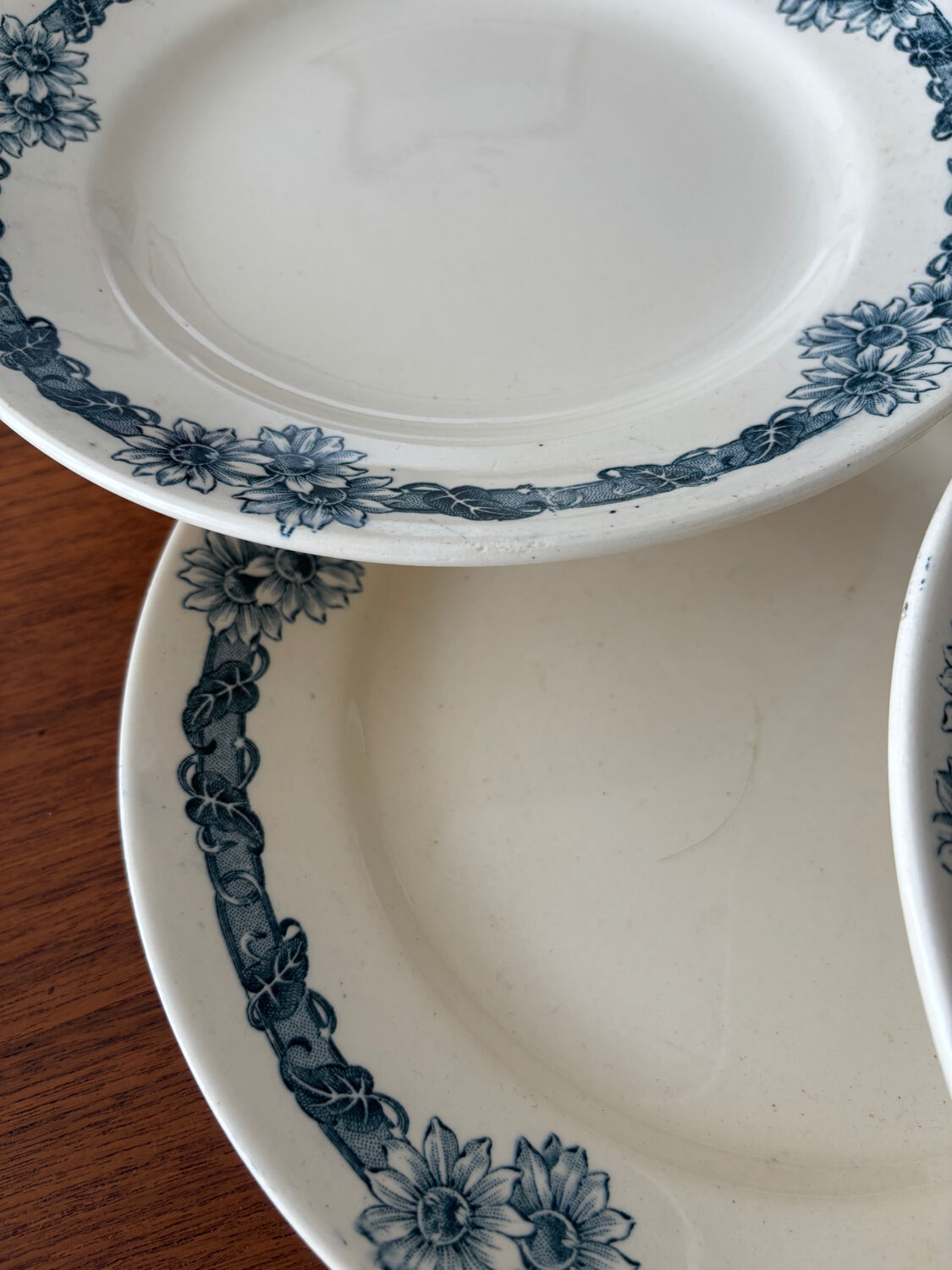 Set of 8 blue ironstone dinner plates Longchamp model Denise.