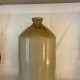 Old alcohol jar from the British army in stoneware.