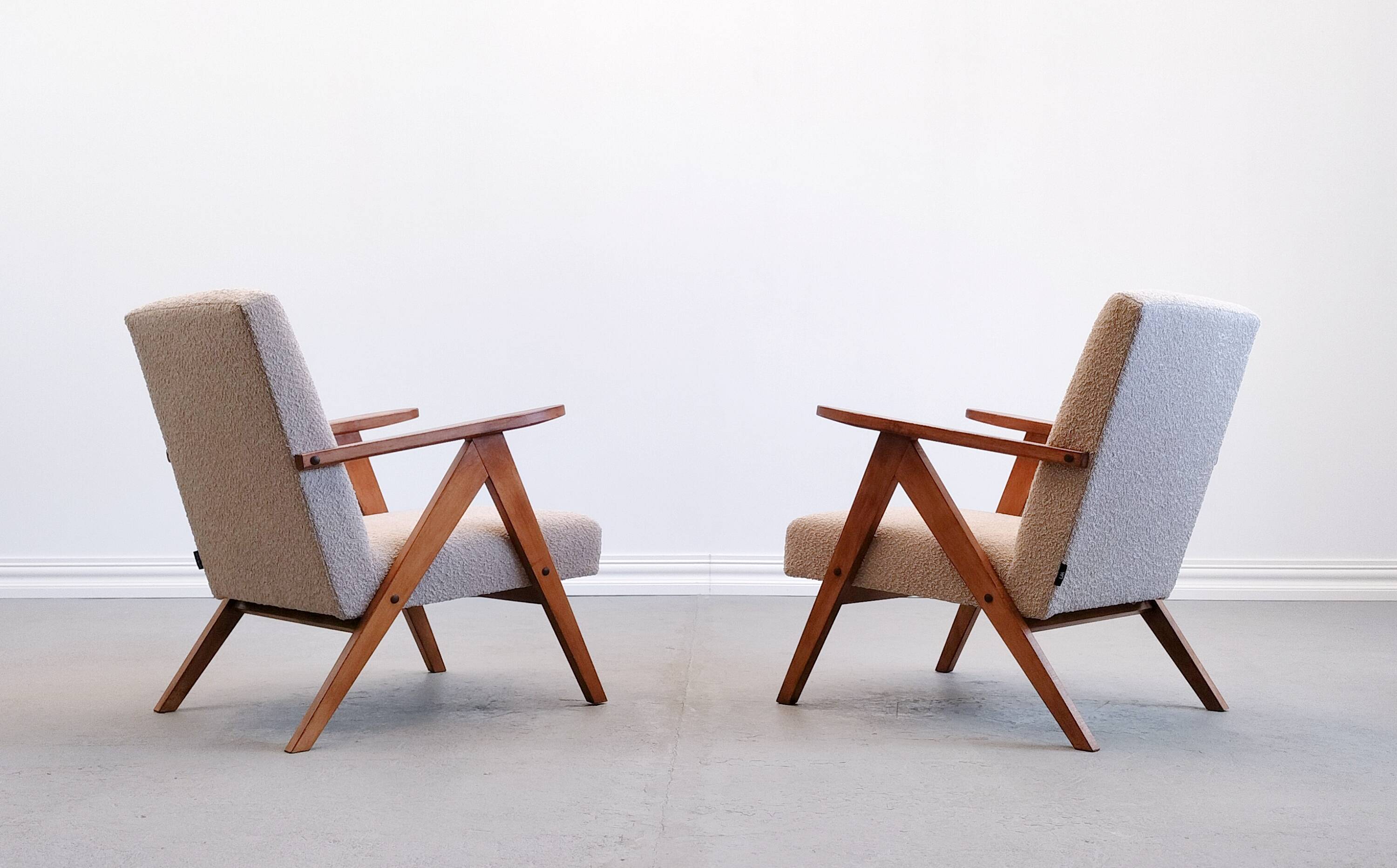 Mid Century Easy Chair Model B - 310 Var in Beige Boucle