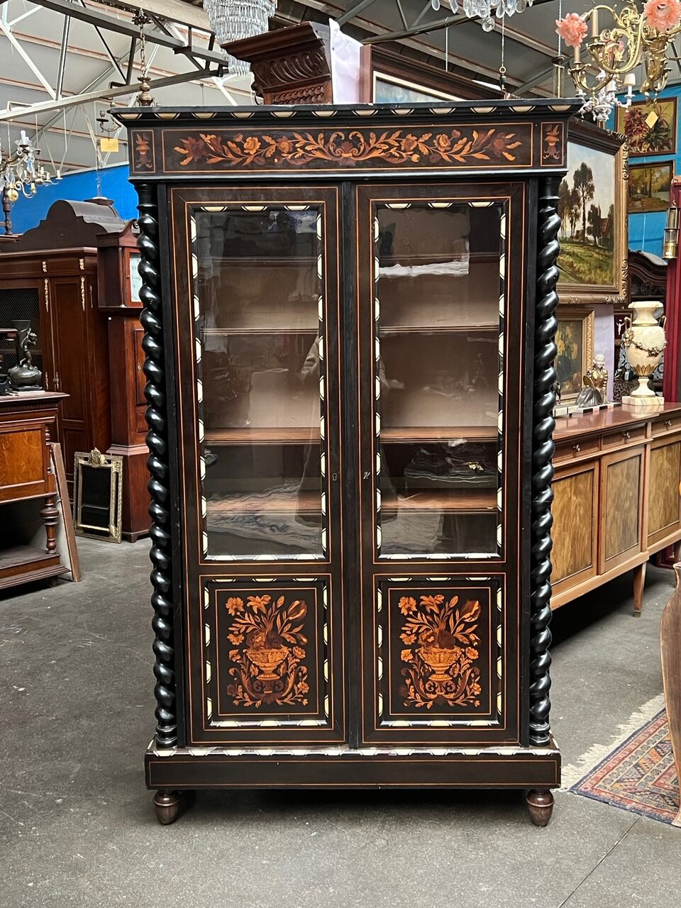 Napoleon III library or showcase.