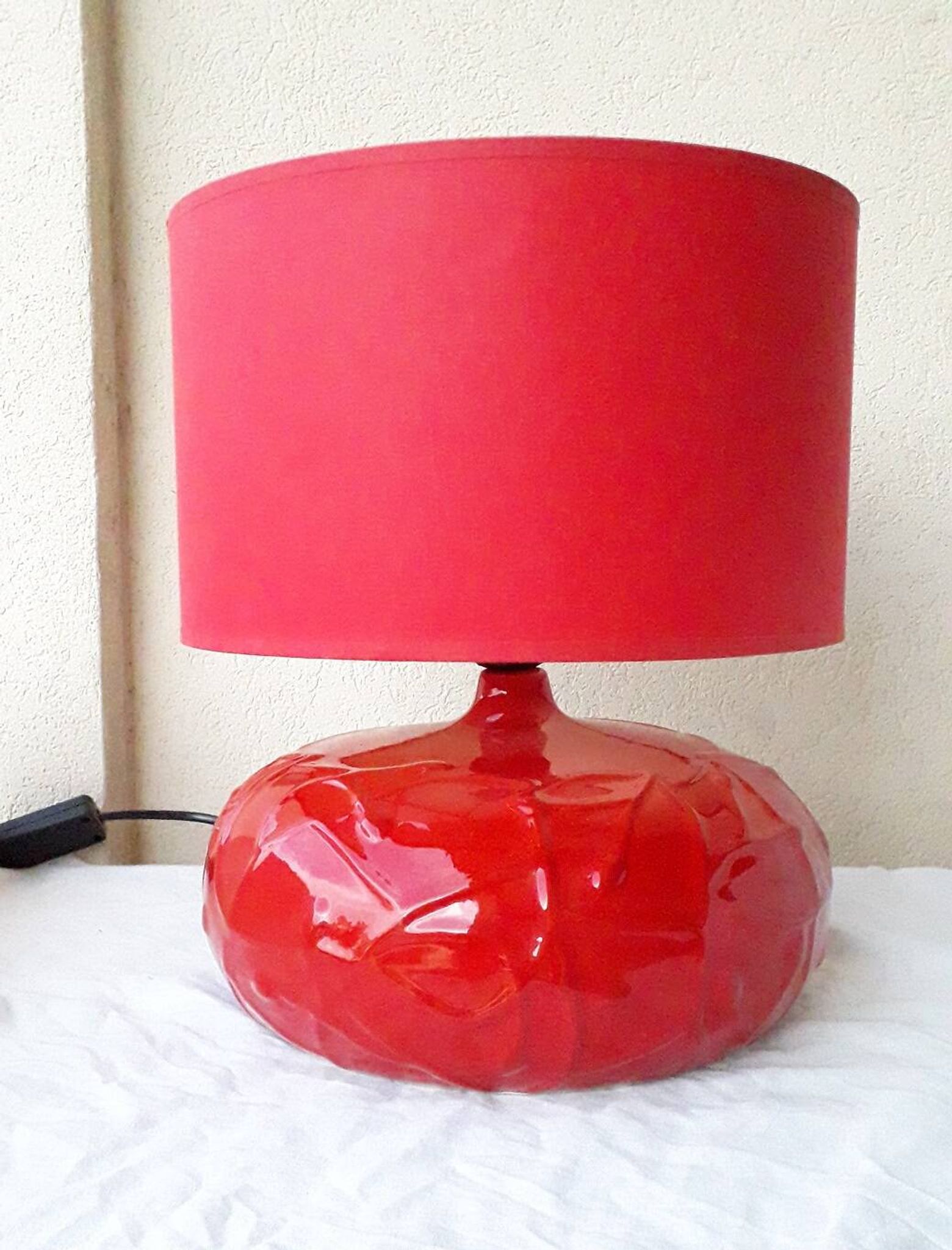 Red ceramic lamp