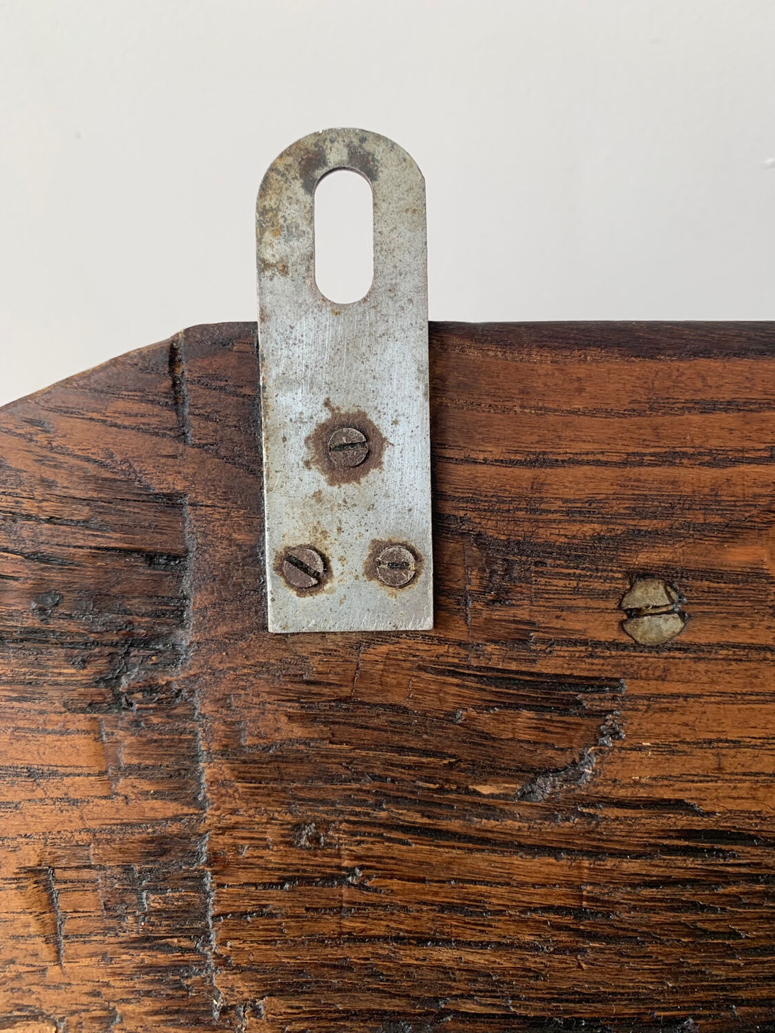 Wall shelf in wood