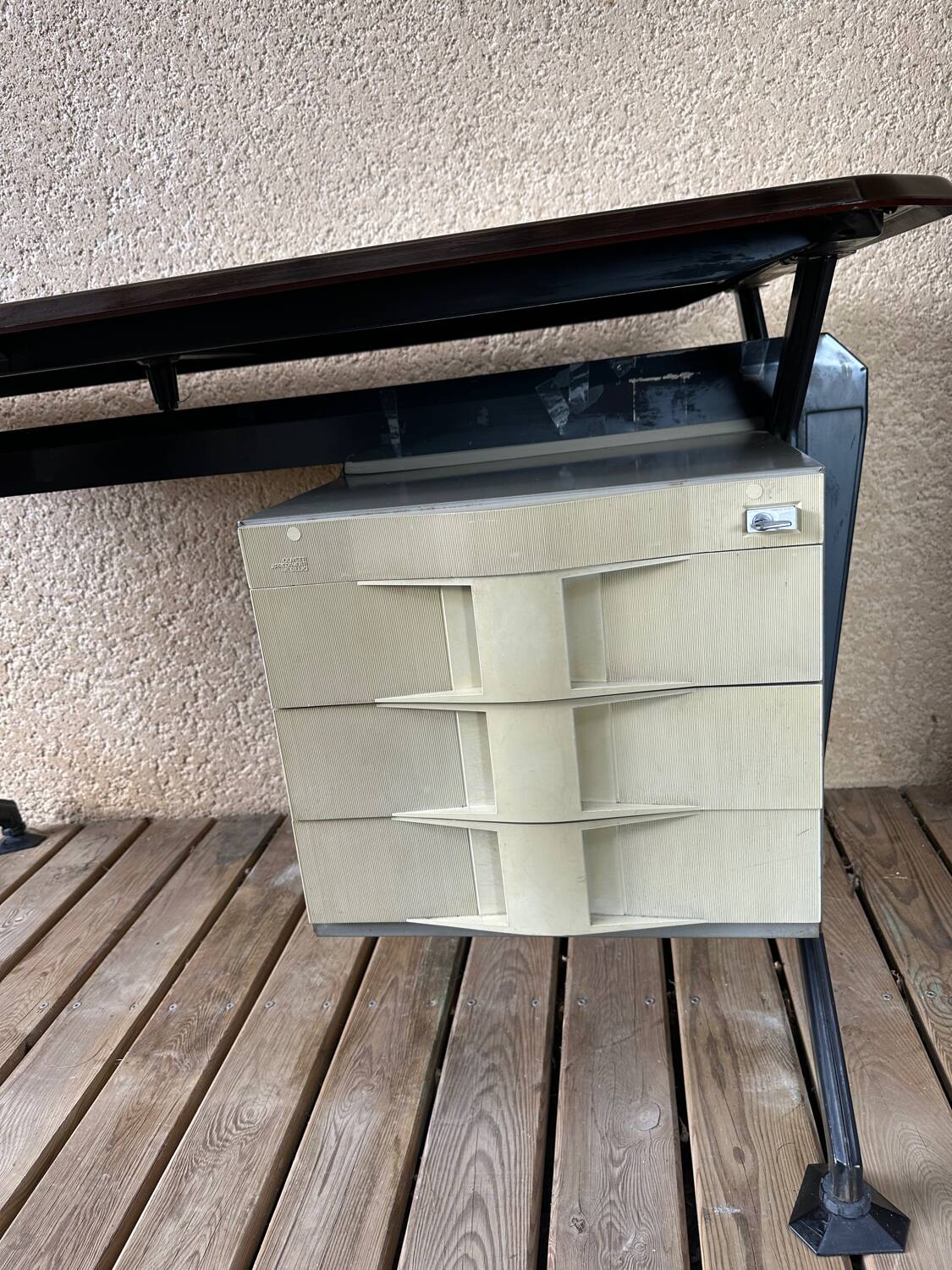 Office by BBPR for Olivetti Synthesis series Arco with its extension.