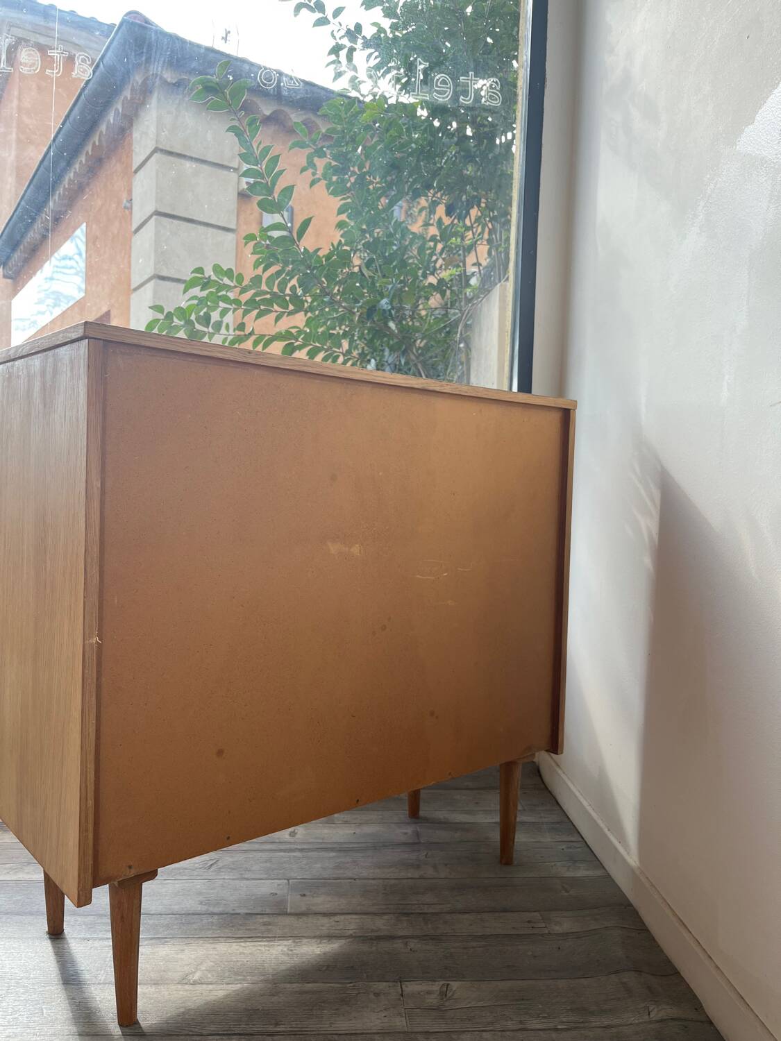 Tapered leg chest of drawers