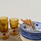 Amber stemmed glasses with vintage fruit decoration - Old brown glasses