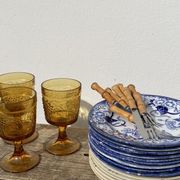 Amber stemmed glasses with vintage fruit decoration - Old brown glasses