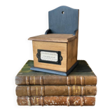 Small “grains of salt” salt box