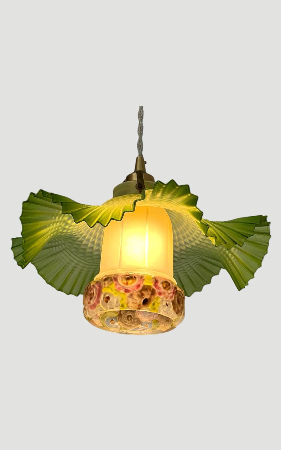 Opaline pleated suspension and tulip with Art Deco floral patterns.