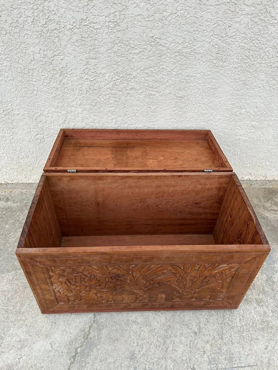 Old solid wood chest Arts indoneo