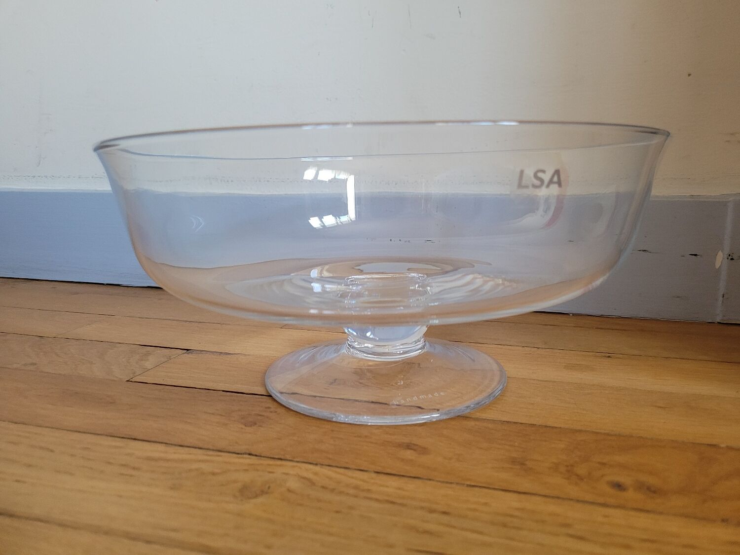 Free-standing fruit bowl