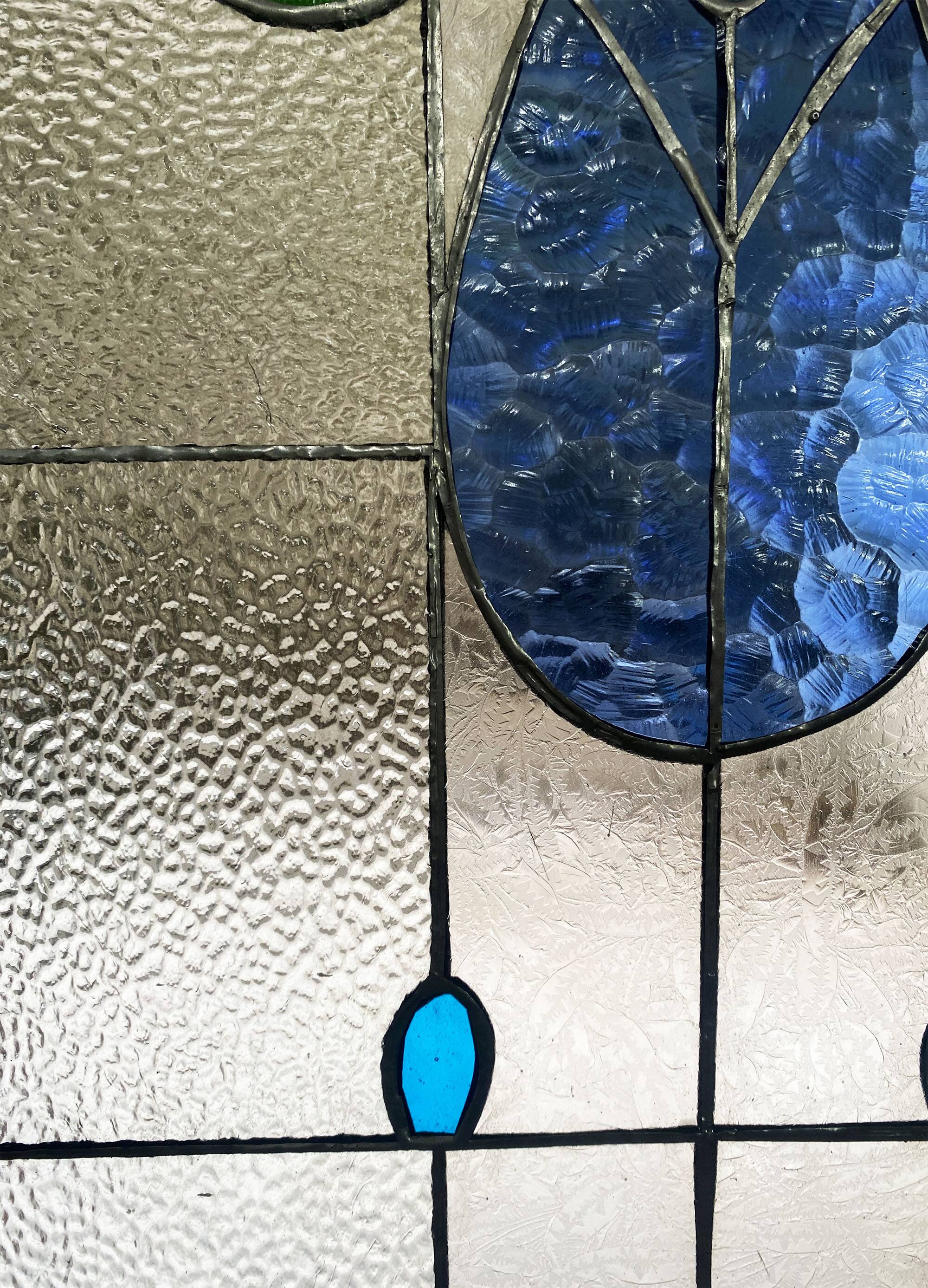 Vitrail décoratif Fleur stylisée – Verre coloré artisanal 40 × 70 cm