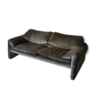Sofa by Vico Magistretti for Cassina model Maralunga